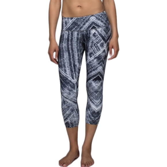 Lululemon Wunder Under Crops || - Picture 4 of 11